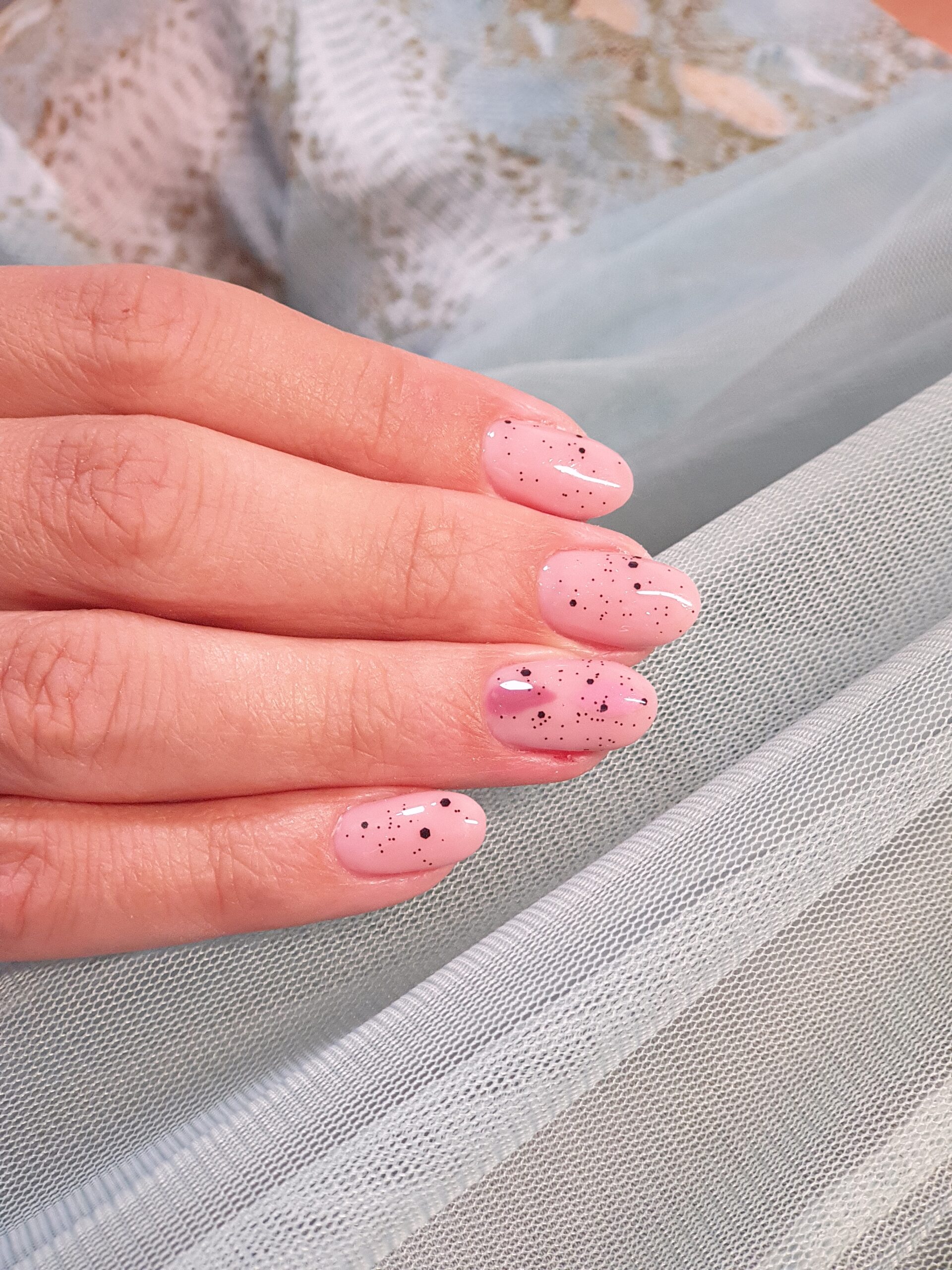 Elegancki manicure na naturalnej płytce – profesjonalna stylizacja dłoni MagStudio