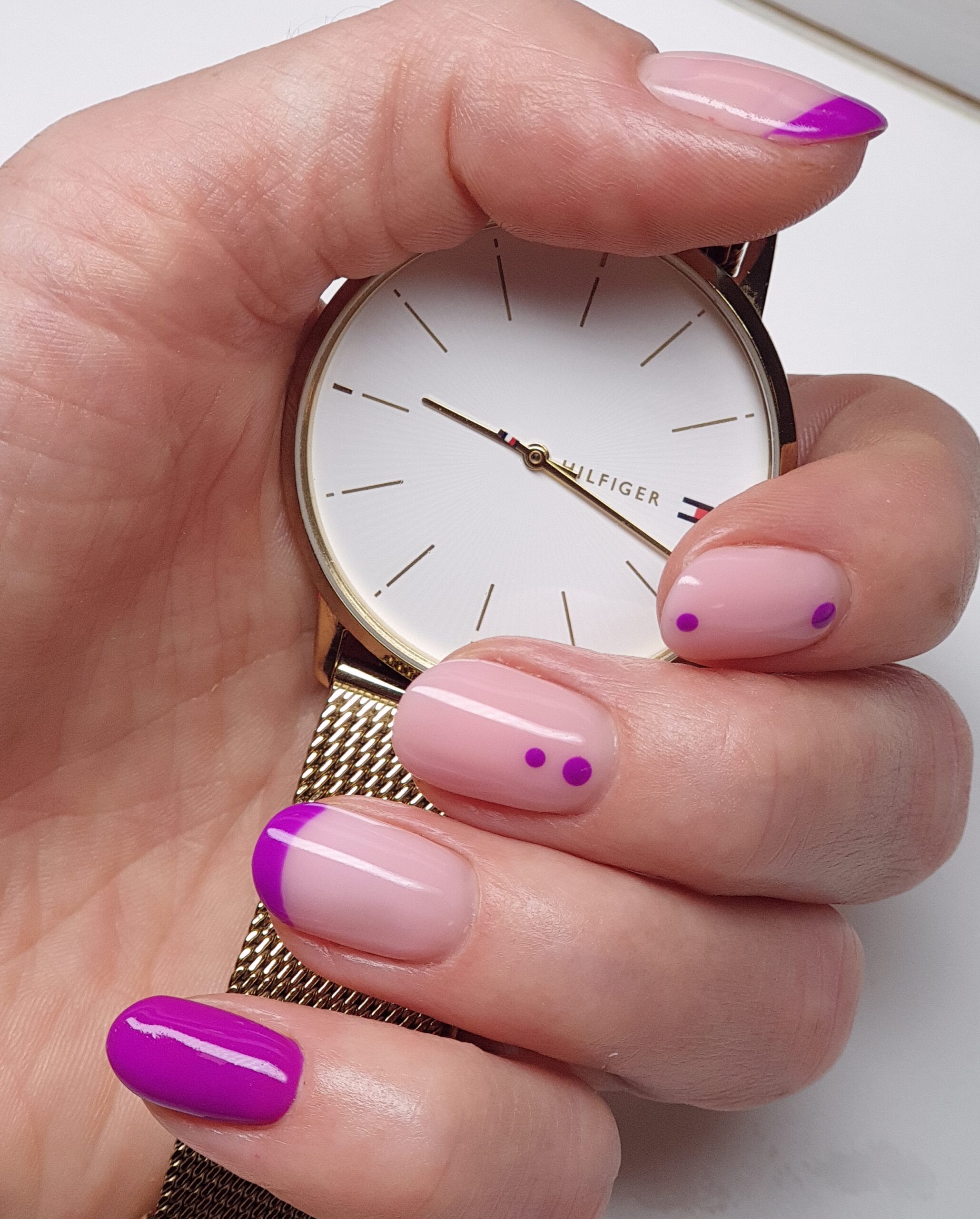 Ręcznie malowane zdobienia na paznokciach hybrydowych – salon kosmetyczny MagStudio Zalasewo